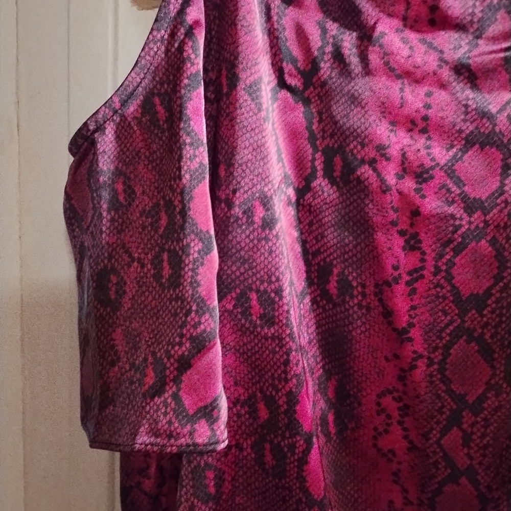 NWOT Michael Kors Elegant Pink Snake Print Cold Shoulder Blouse - Picture 8 of 8